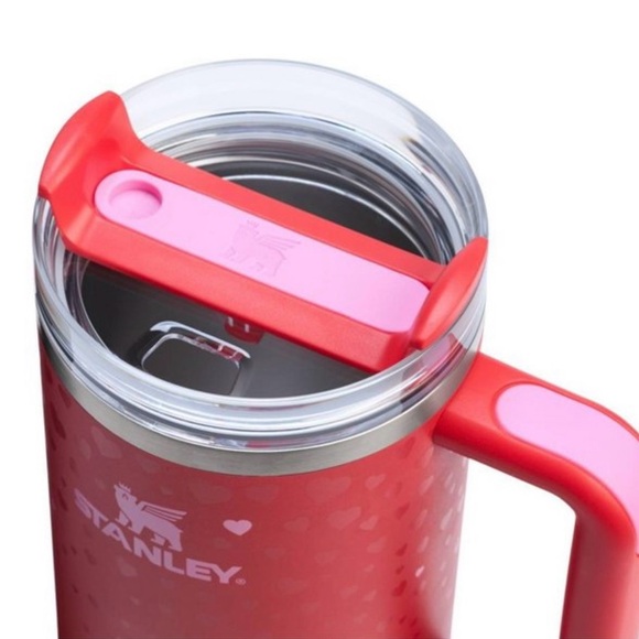Stanley Vaso Taza 20oz San Valentín 2025 – Edición Limitada Rojo Rubí Y Dulces Corazones, Aislado Con Pajita